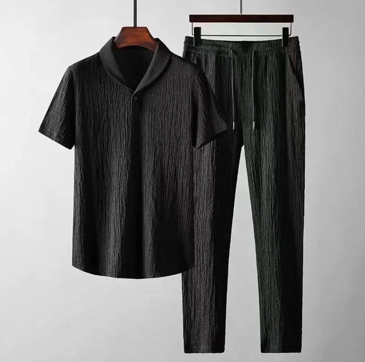 Manfinity Homme Men Plus Size Solid Plisse Lapel Collar Shirt And Pants Set